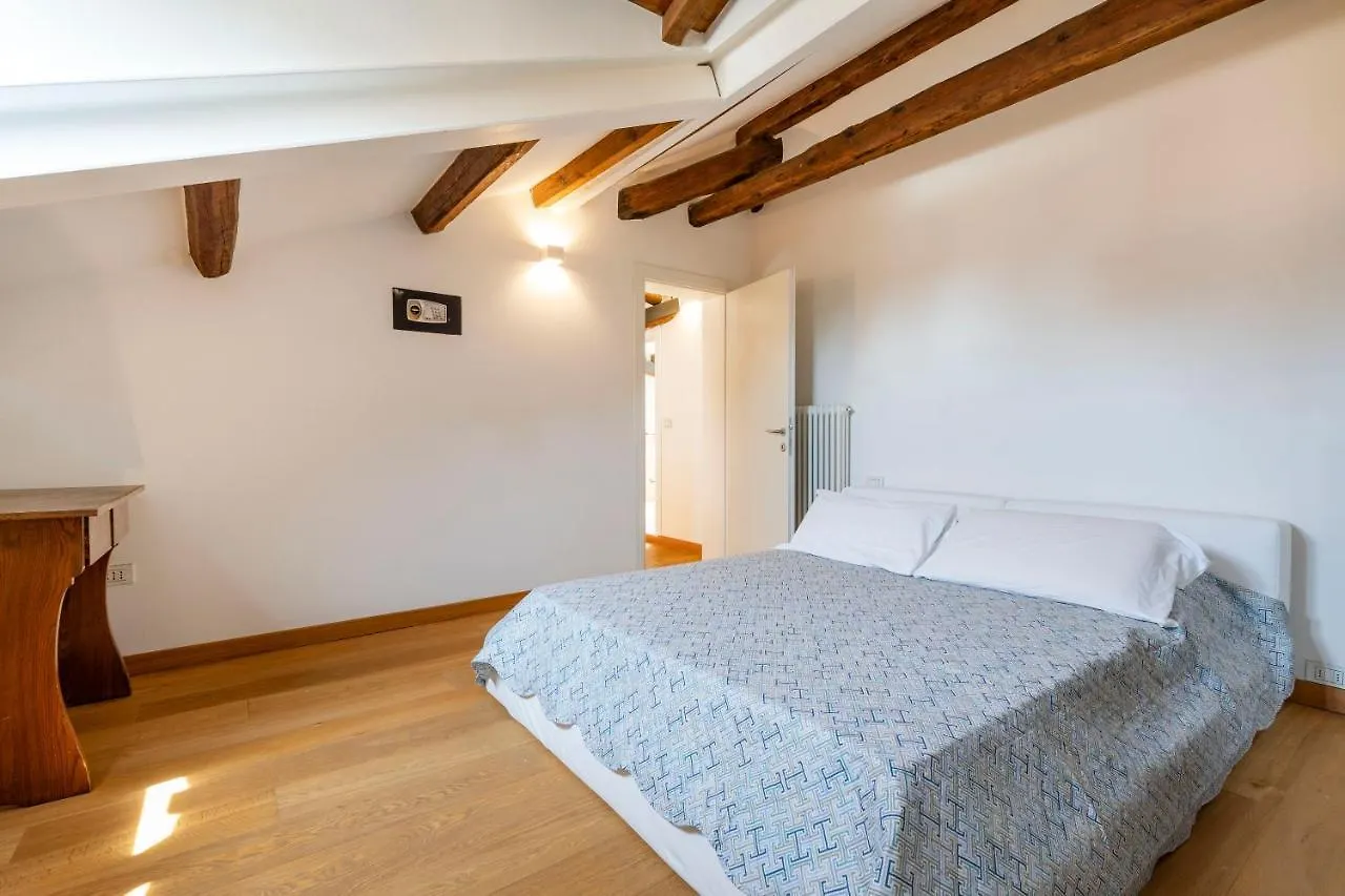 Clock\'S 2 Bedrooms & 2 Bathrooms & Big Terrace contacts